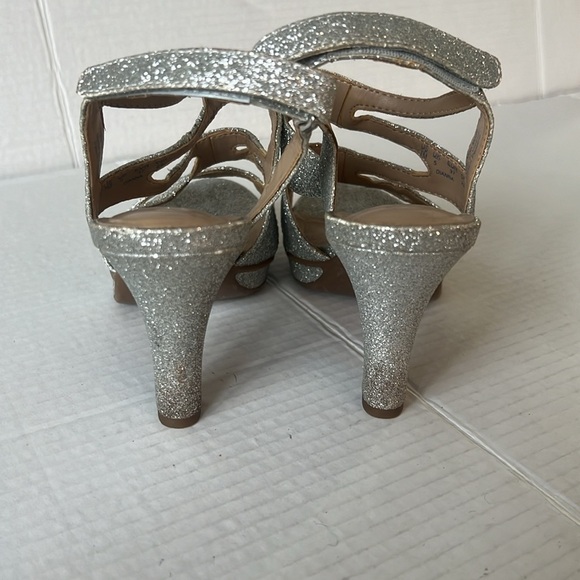 Naturalizer Silver Glitter Sparkle Dianna Heeled Sandal, size 7 @ - Picture 5 of 7